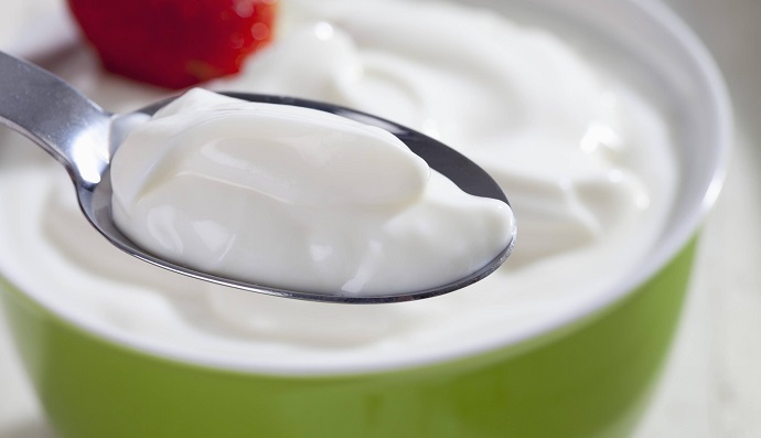 Grčki jogurt – kalorije, sastav, upotreba u ishrani, recepti i cena